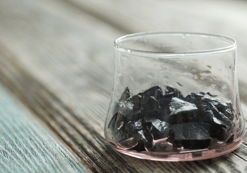 La Piedra Shungit: La gema protectora que transformará tu bienestar - Mystical Tienda