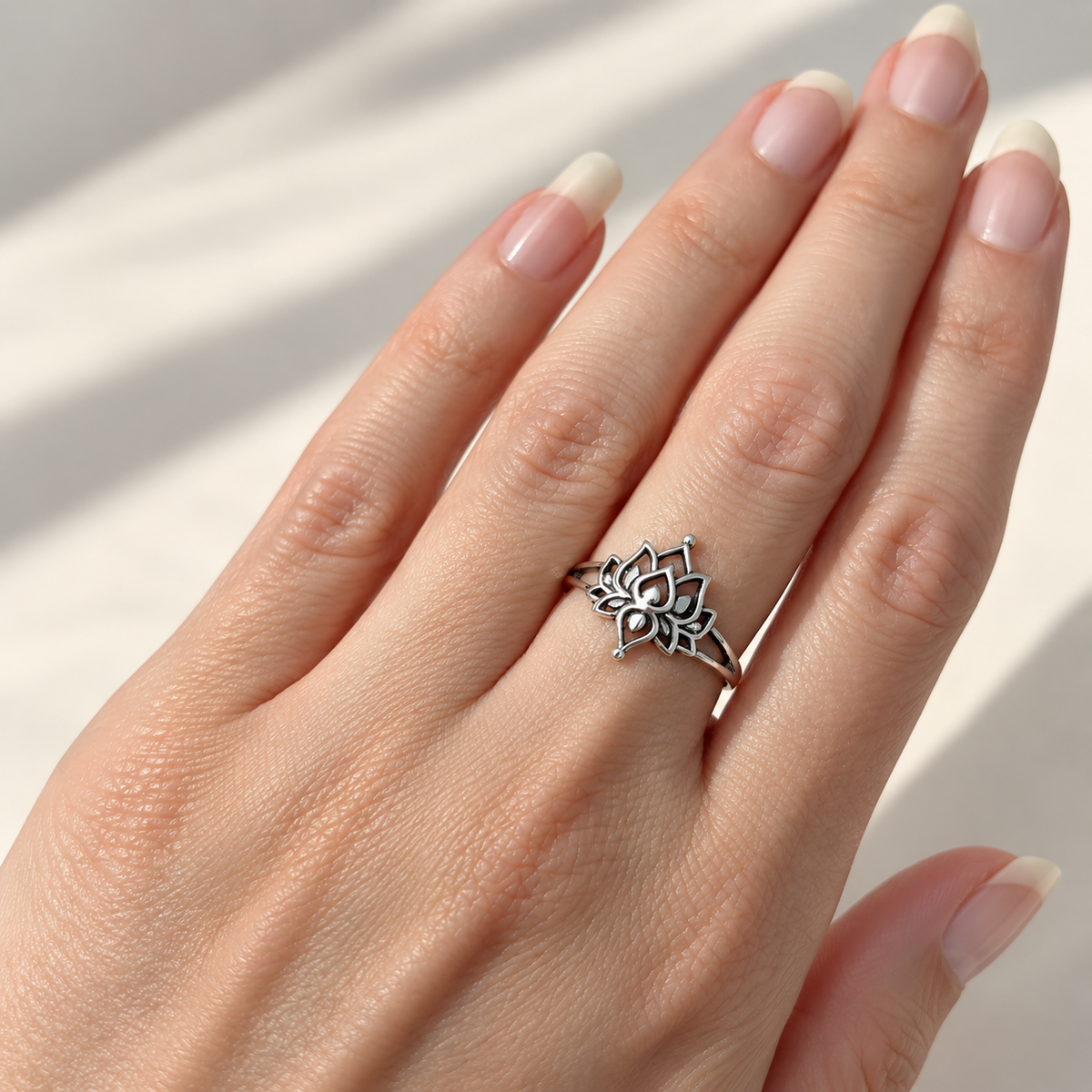 Anillo Flor de Loto - Plata de Ley 925