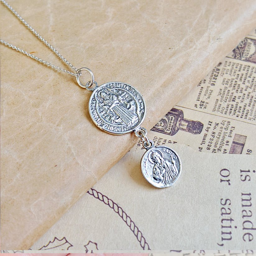 Colgante Doble Protección San Benito & San Judas Tadeo – Plata de Ley 925 - Mystical Tienda