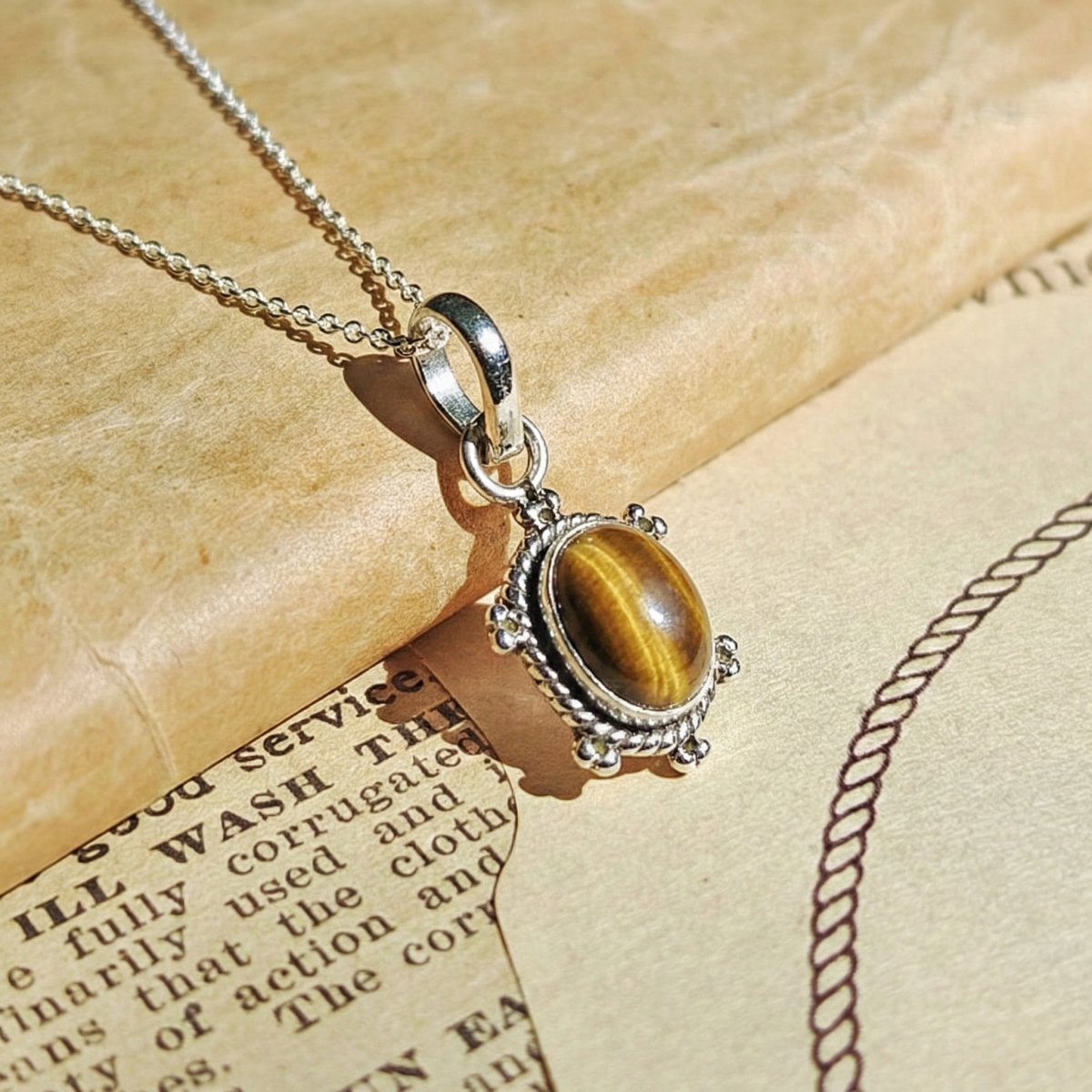 Colgante 'Nammu ' Ojo de Tigre y Plata de Ley 925 - Mystical Tienda