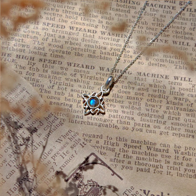 Colgante Nudo de Bruja 'Mini' Labradorita en Plata de Ley 925 - Mystical Tienda