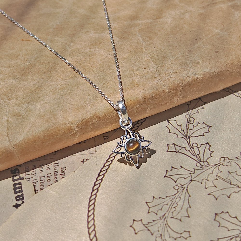 Colgante Nudo de Bruja 'Mini' Ojo de Tigre en Plata de Ley 925 - Mystical Tienda