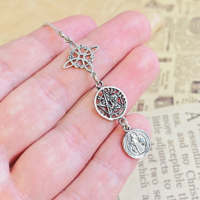 Colgante Triple Protector S925: Nudo de Bruja, Tetragramatón y San Benito - Mystical Tienda