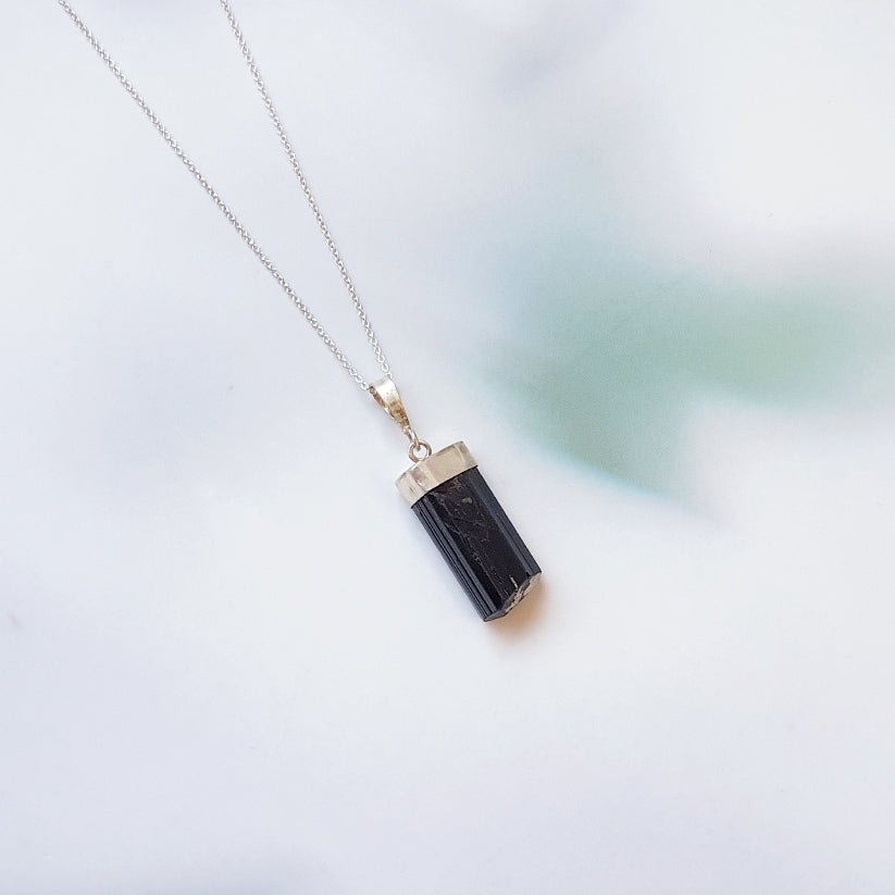 Colgante de Turmalina en bruto y Plata de Ley 925 - Mystical Tienda