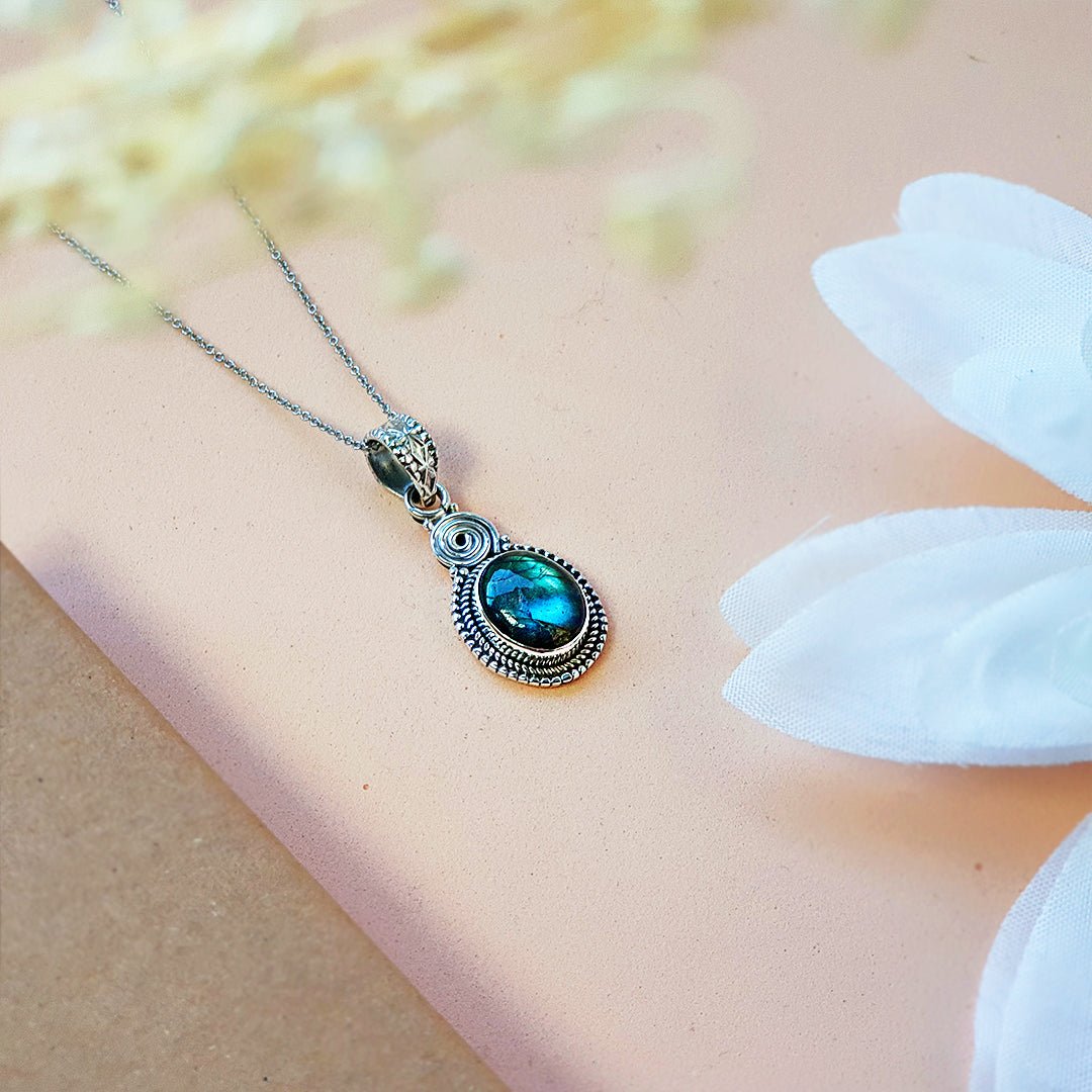 Colgante Oval de Labradorita y Plata de Ley 925 - Mystical Tienda