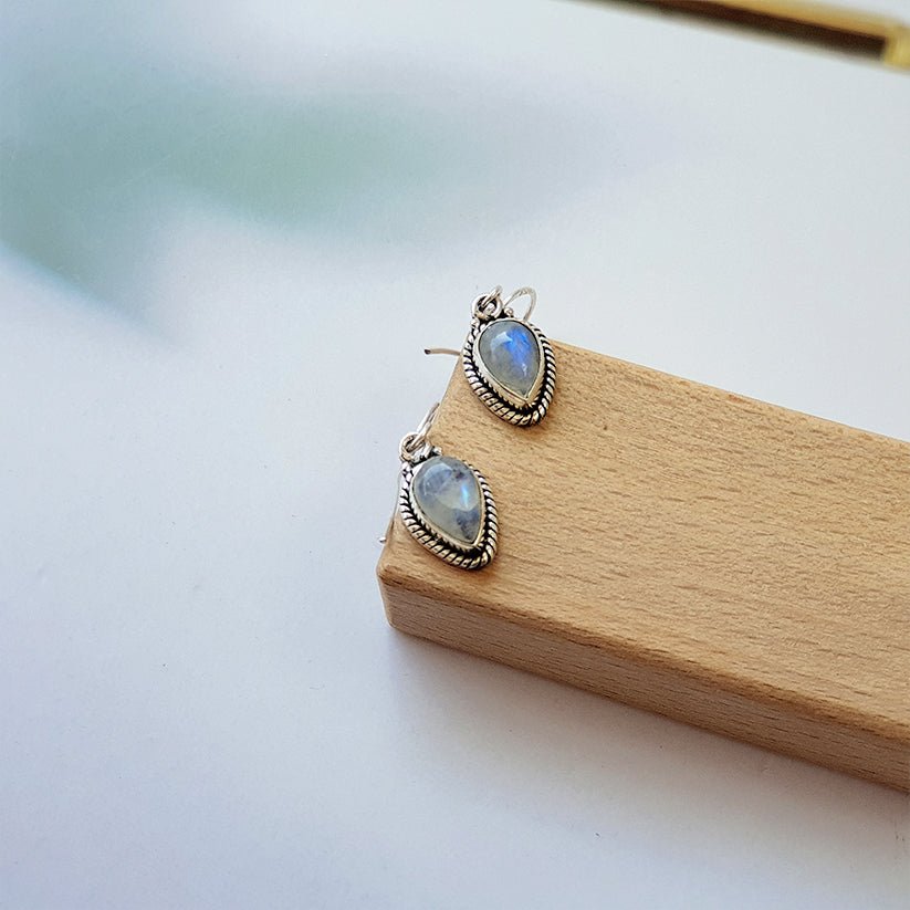 Pendientes Agra Piedra de Luna y Plata de Ley 925 - Mystical Tienda