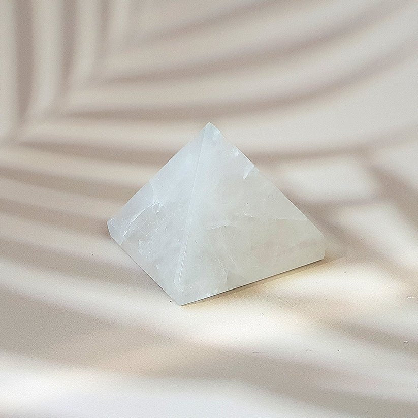 Pirámide de Cuarzo Blanco - Mystical Tienda