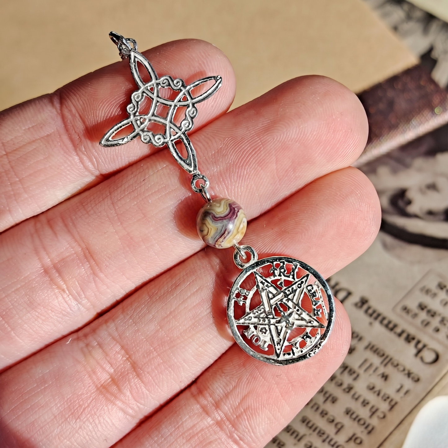 Colgante Nudo de Bruja & Tetragramaton con Bola de Ágata Locura S925