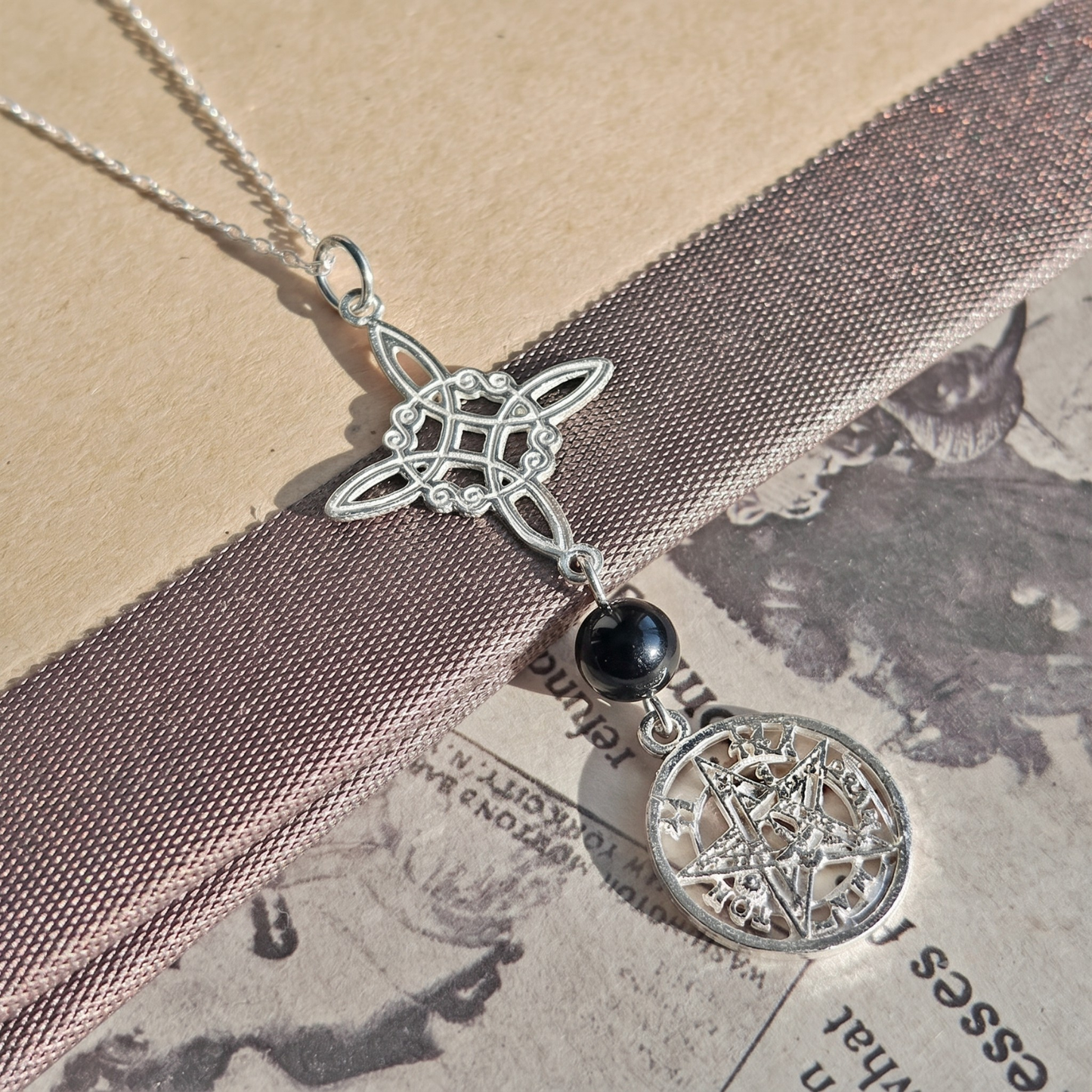Colgante Nudo de Bruja & Tetragramaton con Bola de Turmalina S925