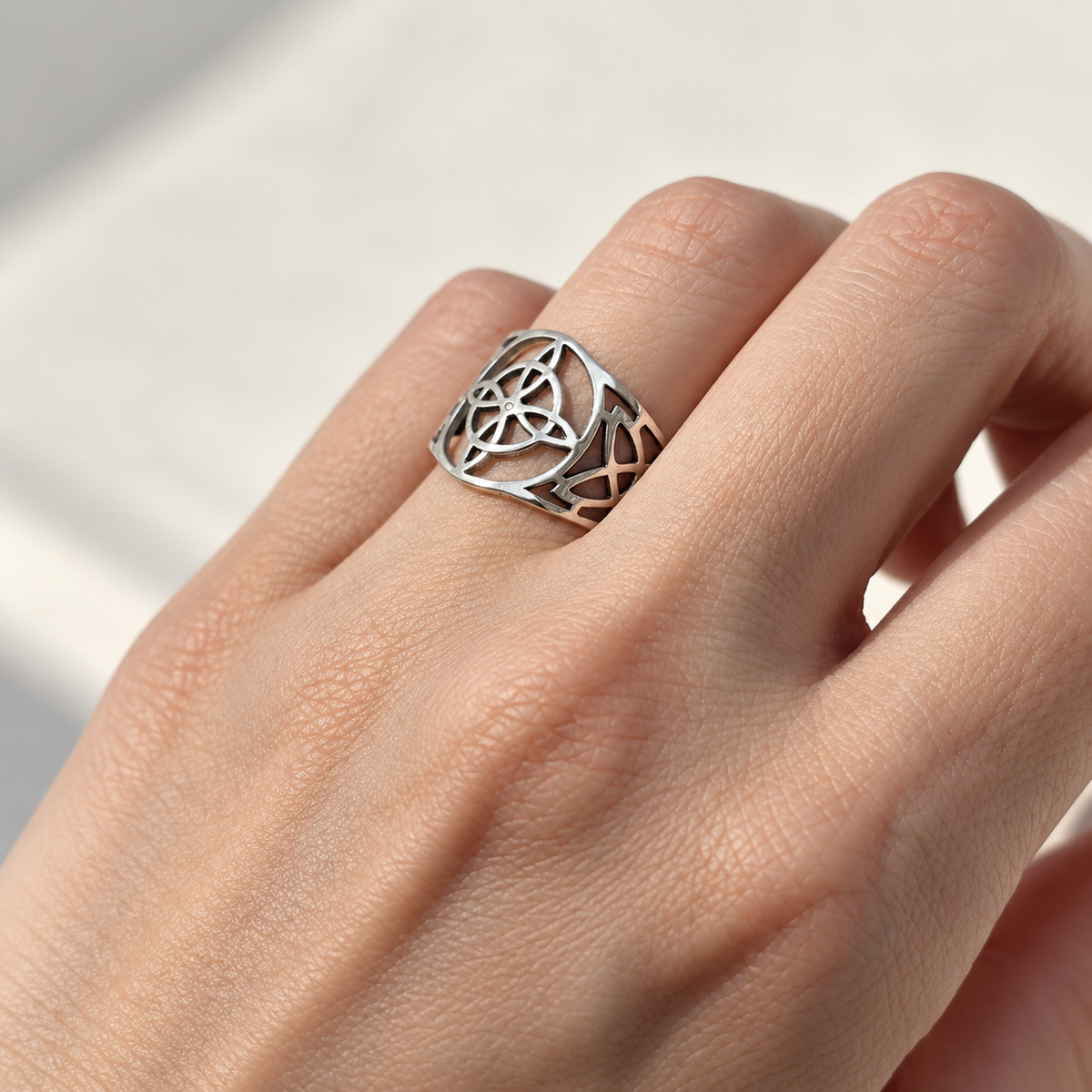 Anillo Nudo de Bruja de Protección en Plata de Ley