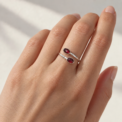Anillo Ajustable 'Oshun' de Granates y Plata de Ley 925
