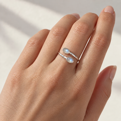 Anillo Ajustable 'Oshun' de Piedra de Luna y Plata de Ley 925