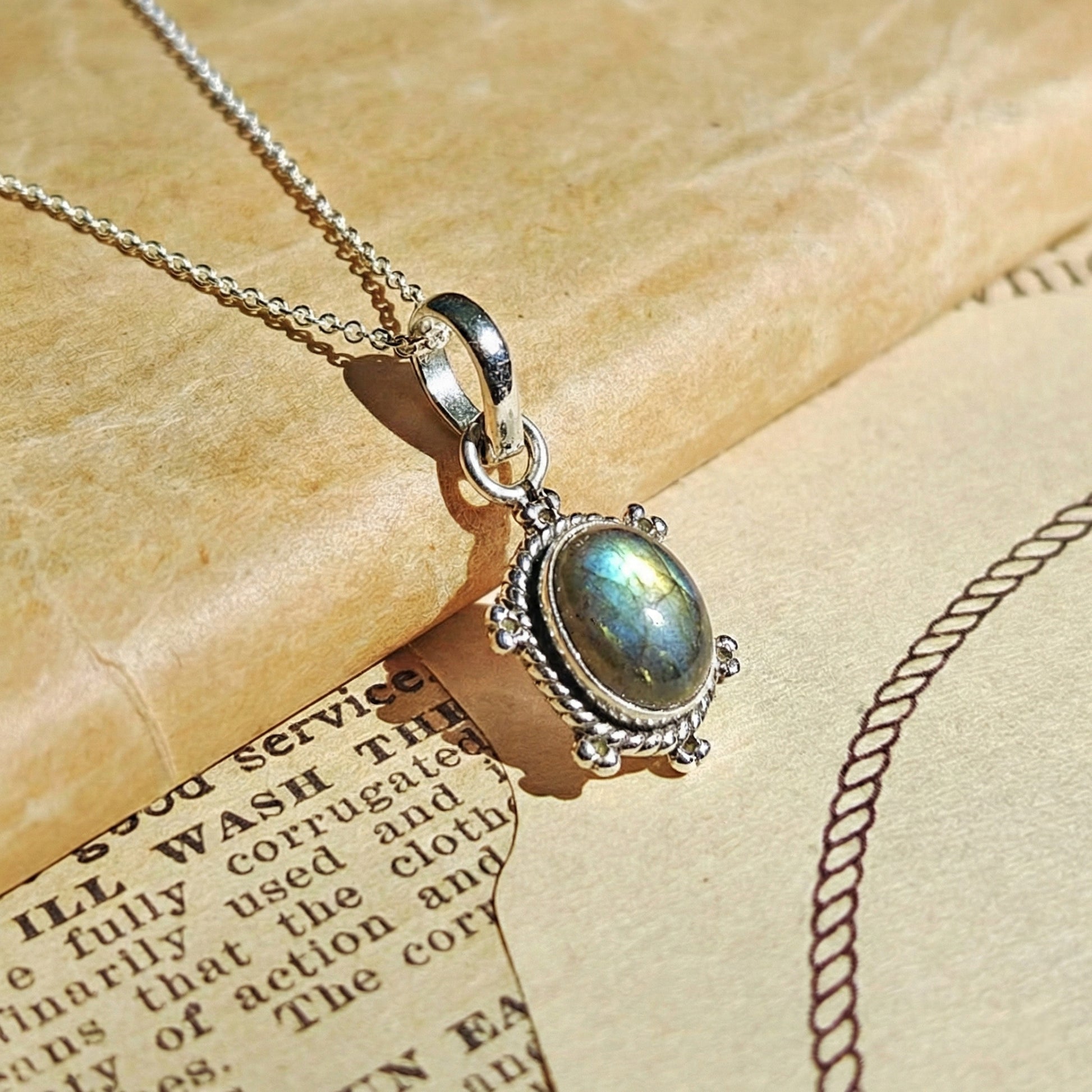 Colgante 'Nammu ' Labradorita y Plata de Ley 925 - Mystical Tienda