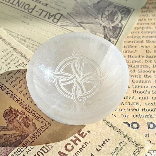 Cuenco de Selenita con Nudo de Bruja