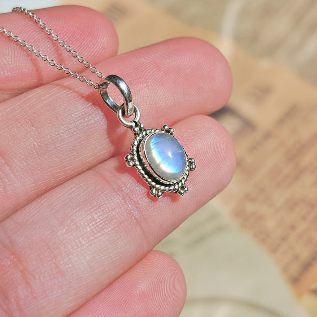 Colgante 'Nammu ' Piedra de Luna y Plata de Ley 925 - Mystical Tienda