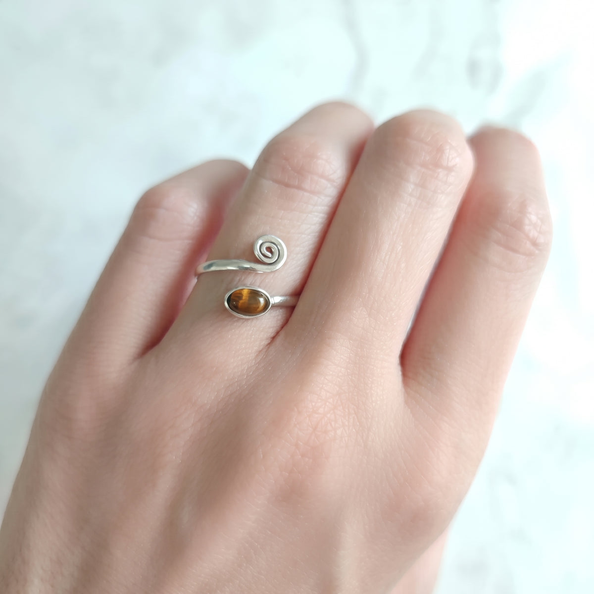 Anillo Ajustable Spiralis Ojo de Tigre y Plata de Ley 925