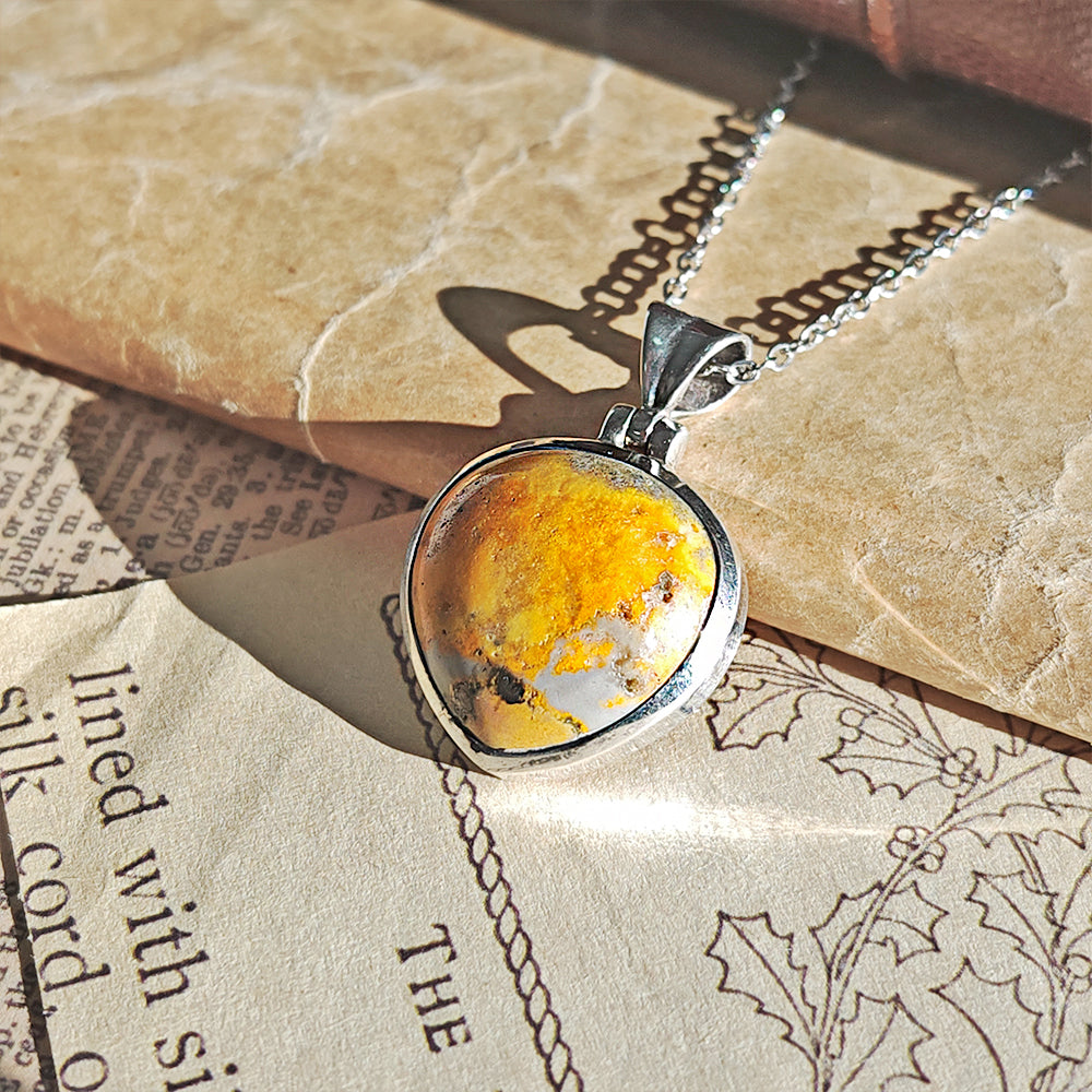 Colgante de Jaspe Abejorro y Plata de Ley 925 - Vitalidad · Enfoque · Transformación interior