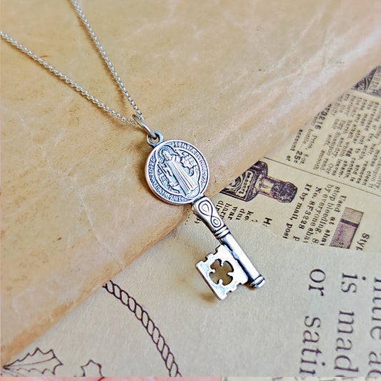 Colgante Protector Llave de San Benito  S925