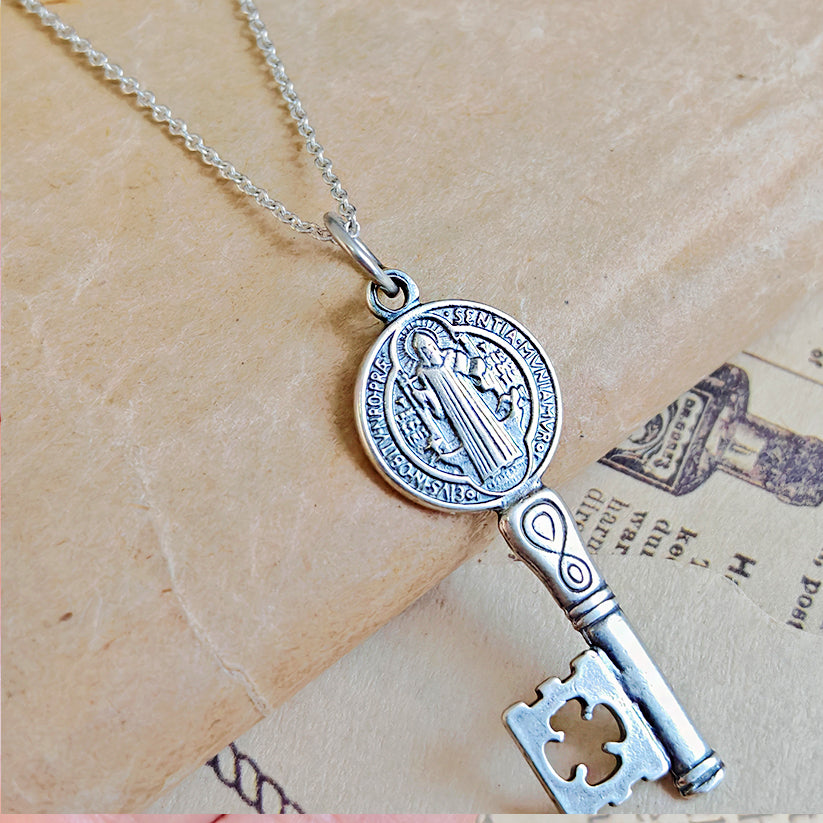 Colgante Protector Llave de San Benito  S925