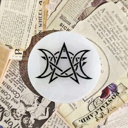 Altar de Selenita con Pentagrama y Triple Luna - Mystical Tienda