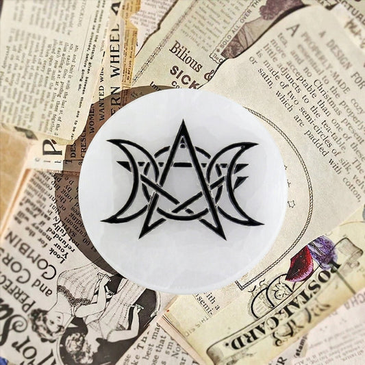 Altar de Selenita con Pentagrama y Triple Luna - Mystical Tienda