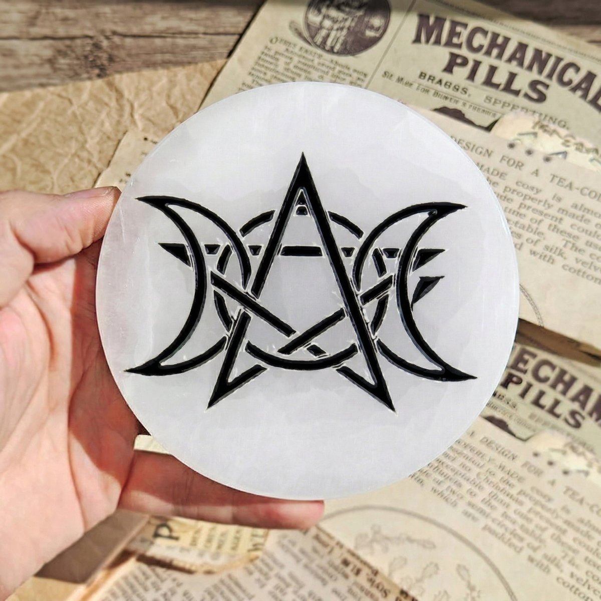 Altar de Selenita con Pentagrama y Triple Luna - Mystical Tienda