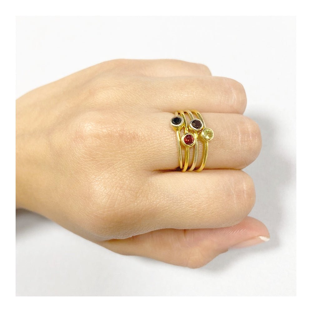 Anillo 'Alexandra' de Cuarzo Ahumado - Baño de Oro 18k - Mystical Tienda