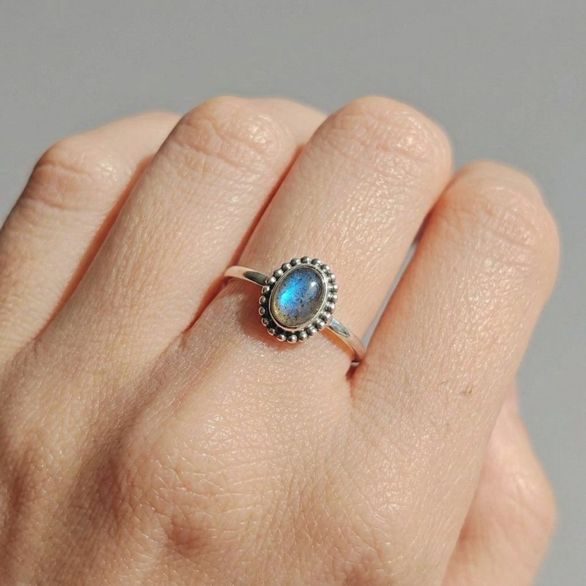 Anillo 'Farai' de Labradorita - Plata de Ley - Mystical Tienda