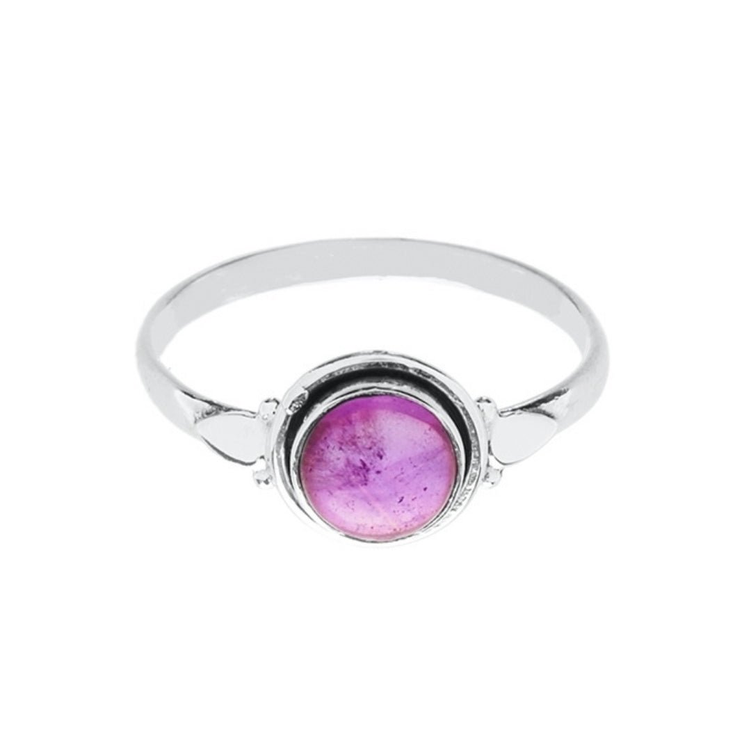 //mysticaltienda.com/cdn/shop/files/anillo-kira-de-amatista-plata-de-ley-310564.jpg?v=1727041606