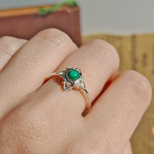 Anillo Nudo de Bruja 'Wicca' con Malaquita - Plata de Ley 925 - Mystical Tienda