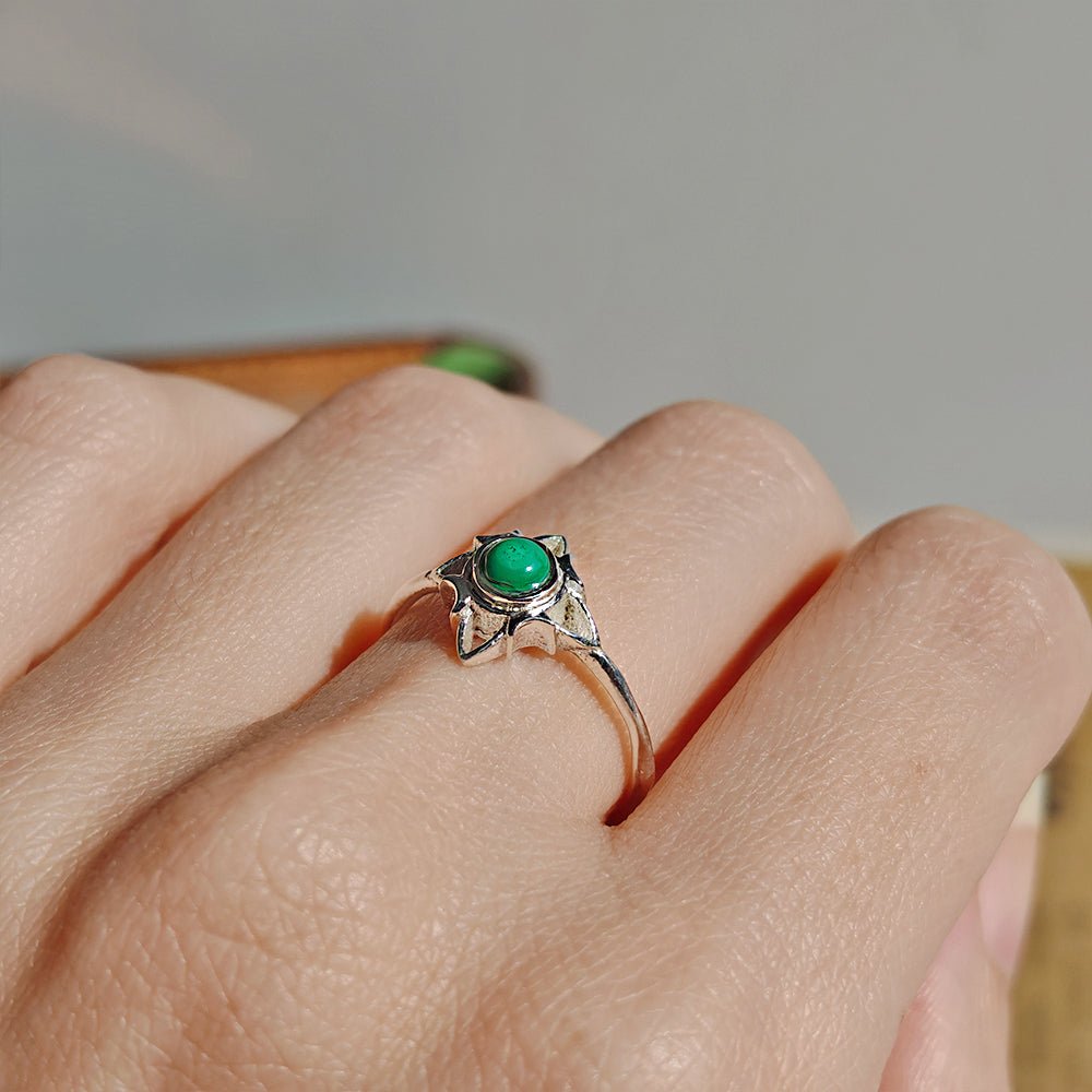 Anillo Nudo de Bruja 'Wicca' con Malaquita - Plata de Ley 925 - Mystical Tienda