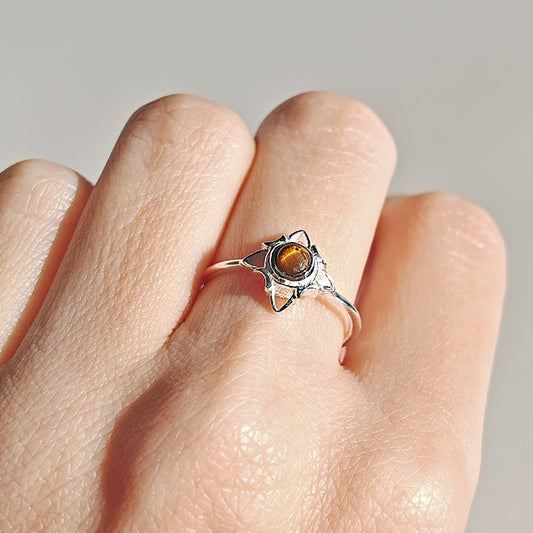 Anillo Nudo de Bruja "Wicca" con Ojo de Tigre - Plata de Ley 925 - Mystical Tienda