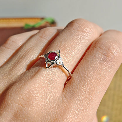 Anillo Nudo de Bruja 'Wicca' con Rubí - Plata de Ley 925 - Mystical Tienda