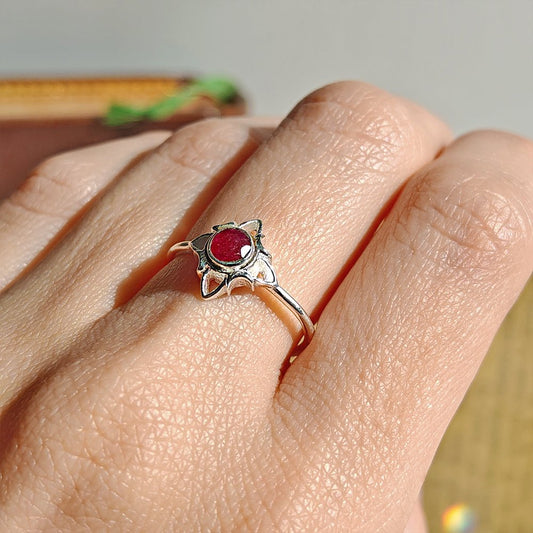 Anillo Nudo de Bruja 'Wicca' con Rubí - Plata de Ley 925 - Mystical Tienda