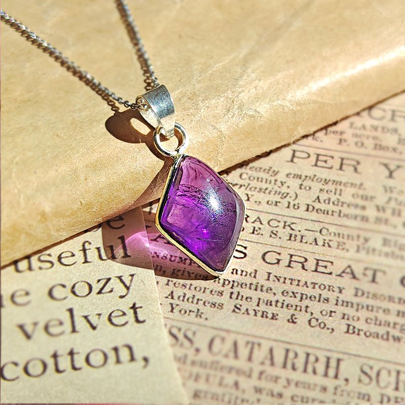 //mysticaltienda.com/cdn/shop/files/colgante-aine-amatista-y-plata-de-ley-925-575532.jpg?v=1728535166