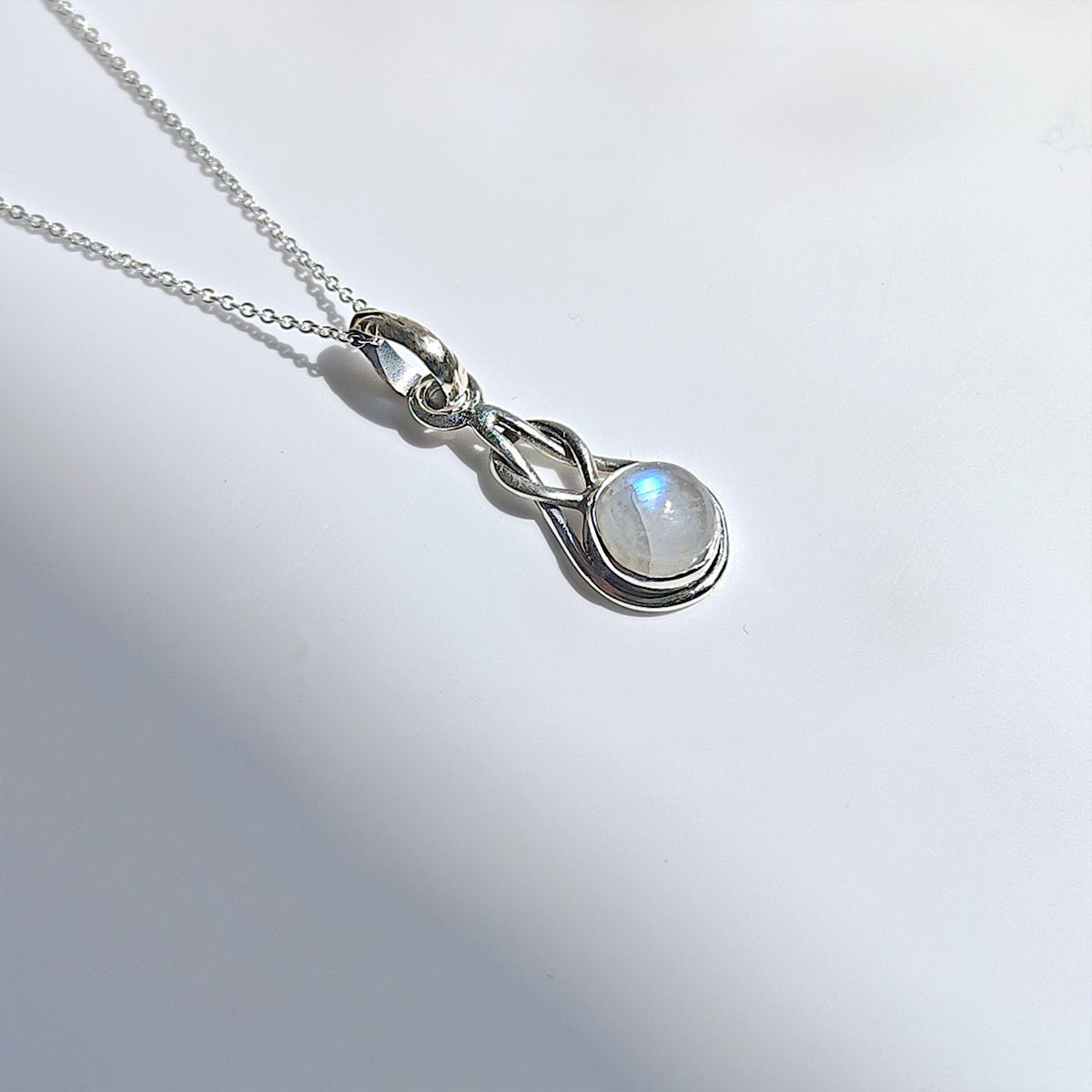 Colgante Arwen Piedra de Luna y Plata de Ley 925 - Mystical Tienda