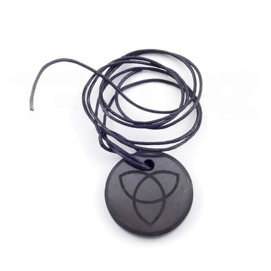Colgante de Shungit con Triqueta - Mystical Tienda