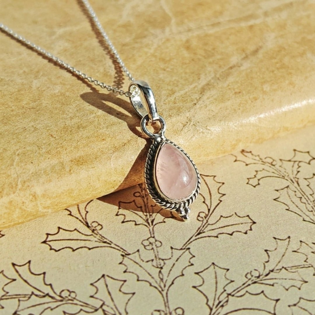 Colgante 'Dewi' Cuarzo Rosa y Plata de Ley 925 - Mystical Tienda