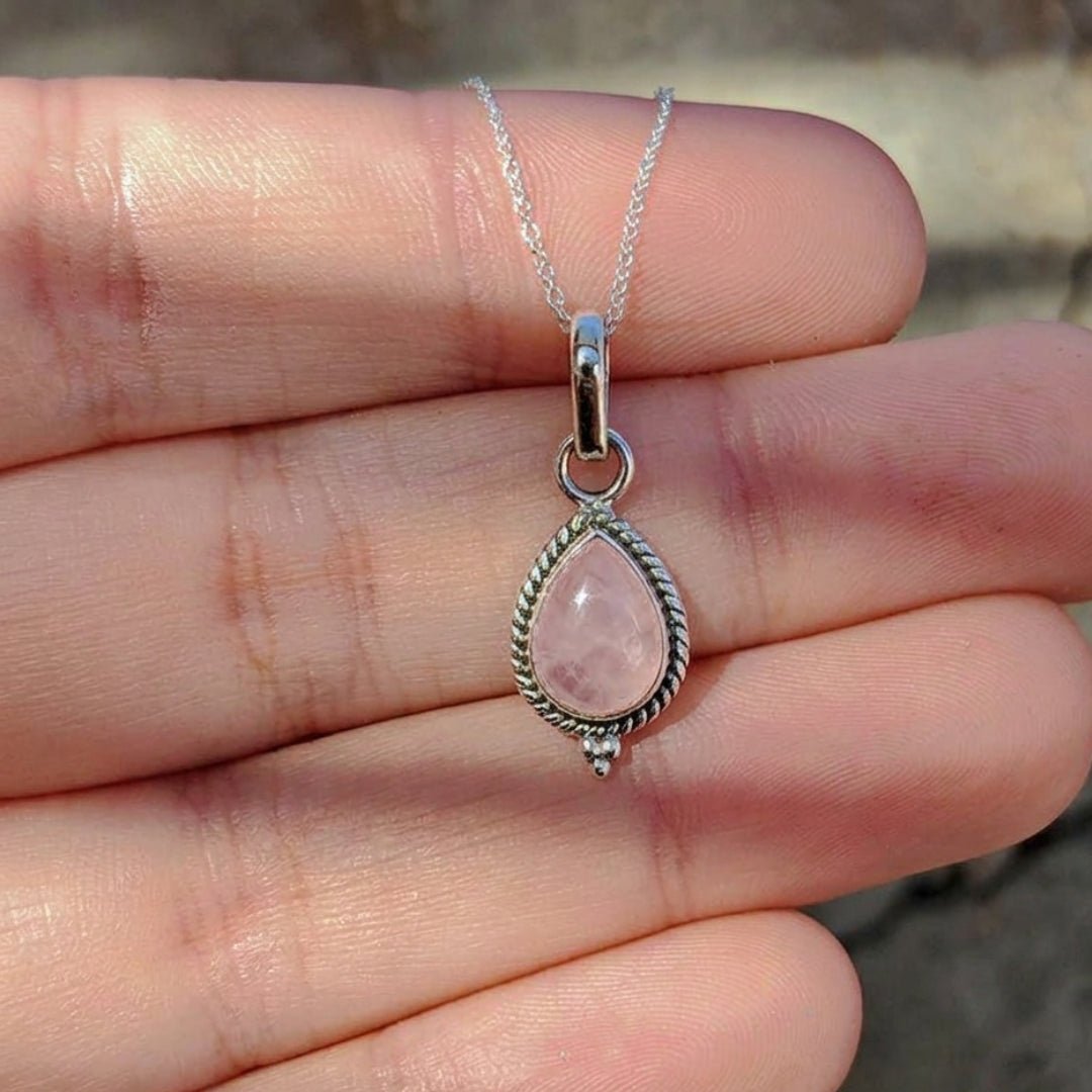 Colgante 'Dewi' Cuarzo Rosa y Plata de Ley 925 - Mystical Tienda