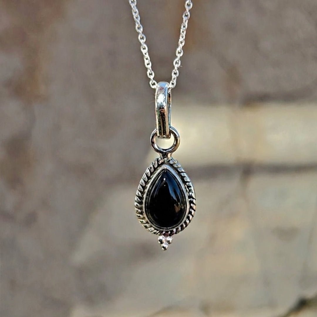 Colgante 'Dewi' Ónix y Plata de Ley 925 - Mystical Tienda