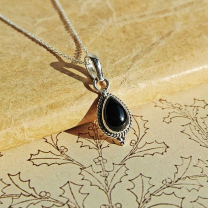 Colgante 'Dewi' Ónix y Plata de Ley 925 - Mystical Tienda