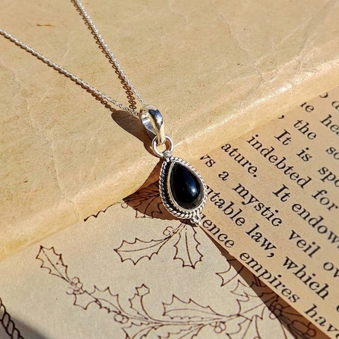 Colgante 'Dewi' Ónix y Plata de Ley 925 - Mystical Tienda