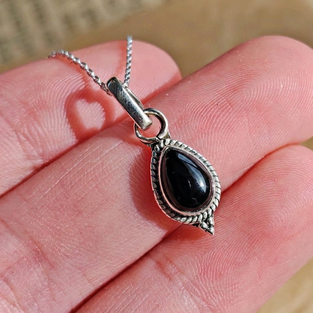 Colgante 'Dewi' Ónix y Plata de Ley 925 - Mystical Tienda