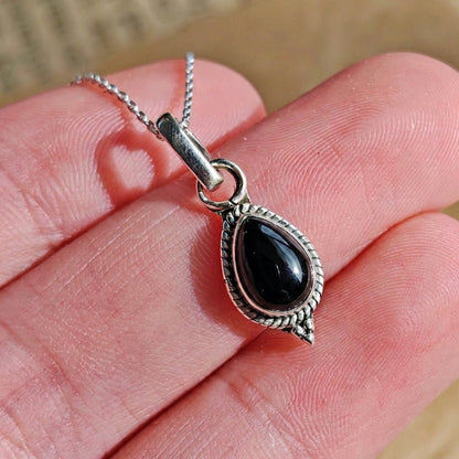Colgante 'Dewi' Ónix y Plata de Ley 925 - Mystical Tienda