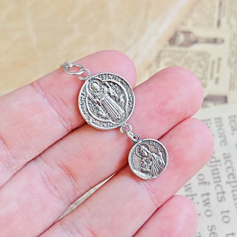 Colgante Doble Protección San Benito & San Judas Tadeo – Plata de Ley 925 - Mystical Tienda