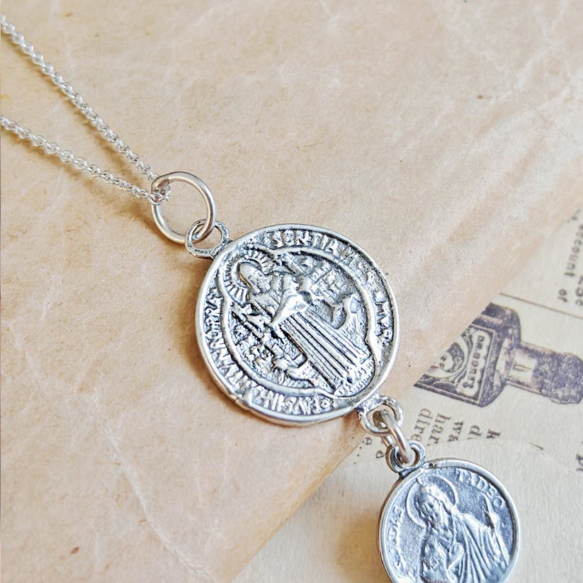 Colgante Doble Protección San Benito & San Judas Tadeo – Plata de Ley 925 - Mystical Tienda