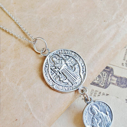 Colgante Doble Protección San Benito & San Judas Tadeo – Plata de Ley 925 - Mystical Tienda