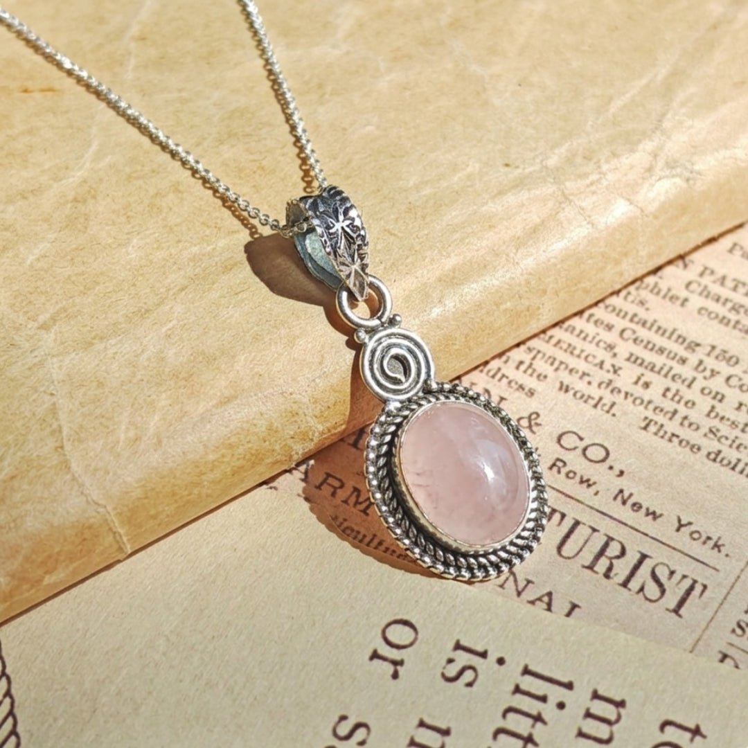 Colgante Espiral de Cuarzo Rosa y Plata de Ley 925 - Mystical Tienda