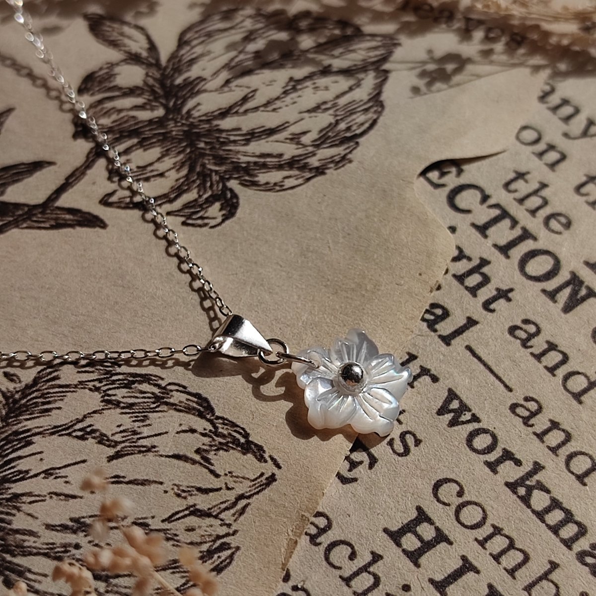 Colgante Flor de Cerezo - Nácar y Plata de Ley 925 - Mystical Tienda