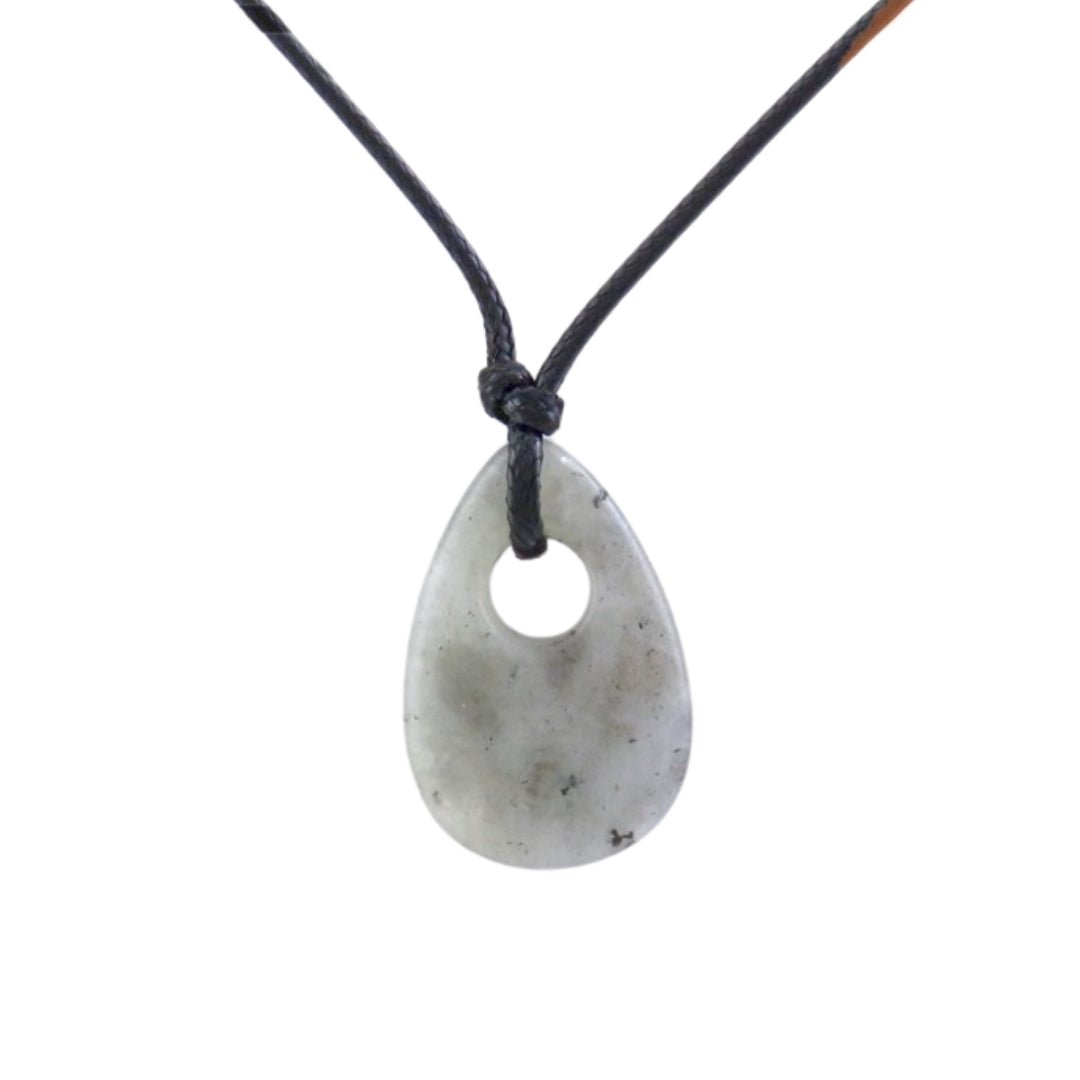 //mysticaltienda.com/cdn/shop/files/colgante-lagrima-agujereada-de-labradorita-930491.jpg?v=1725653478